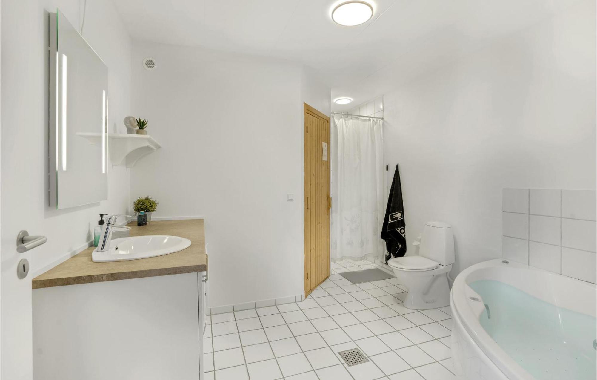 Amazing Home In Hvide Sande With Wifi Bjerregard Екстер'єр фото