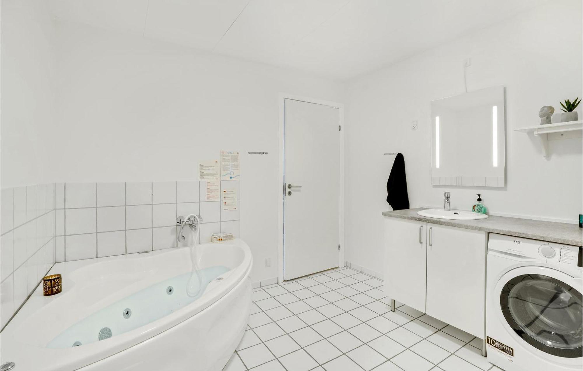 Amazing Home In Hvide Sande With Wifi Bjerregard Екстер'єр фото
